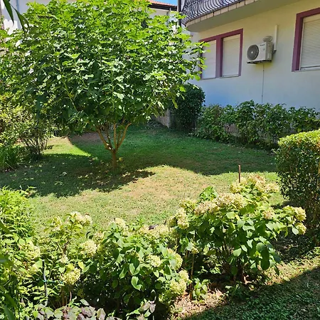 Kiki - Emerald River With Private Gardens Apartament